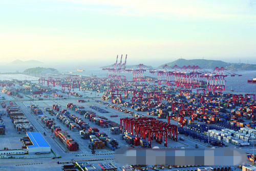 上海自貿(mào)區(qū)進(jìn)出口增長(zhǎng)加速 外高橋港區(qū)快速忙碌
